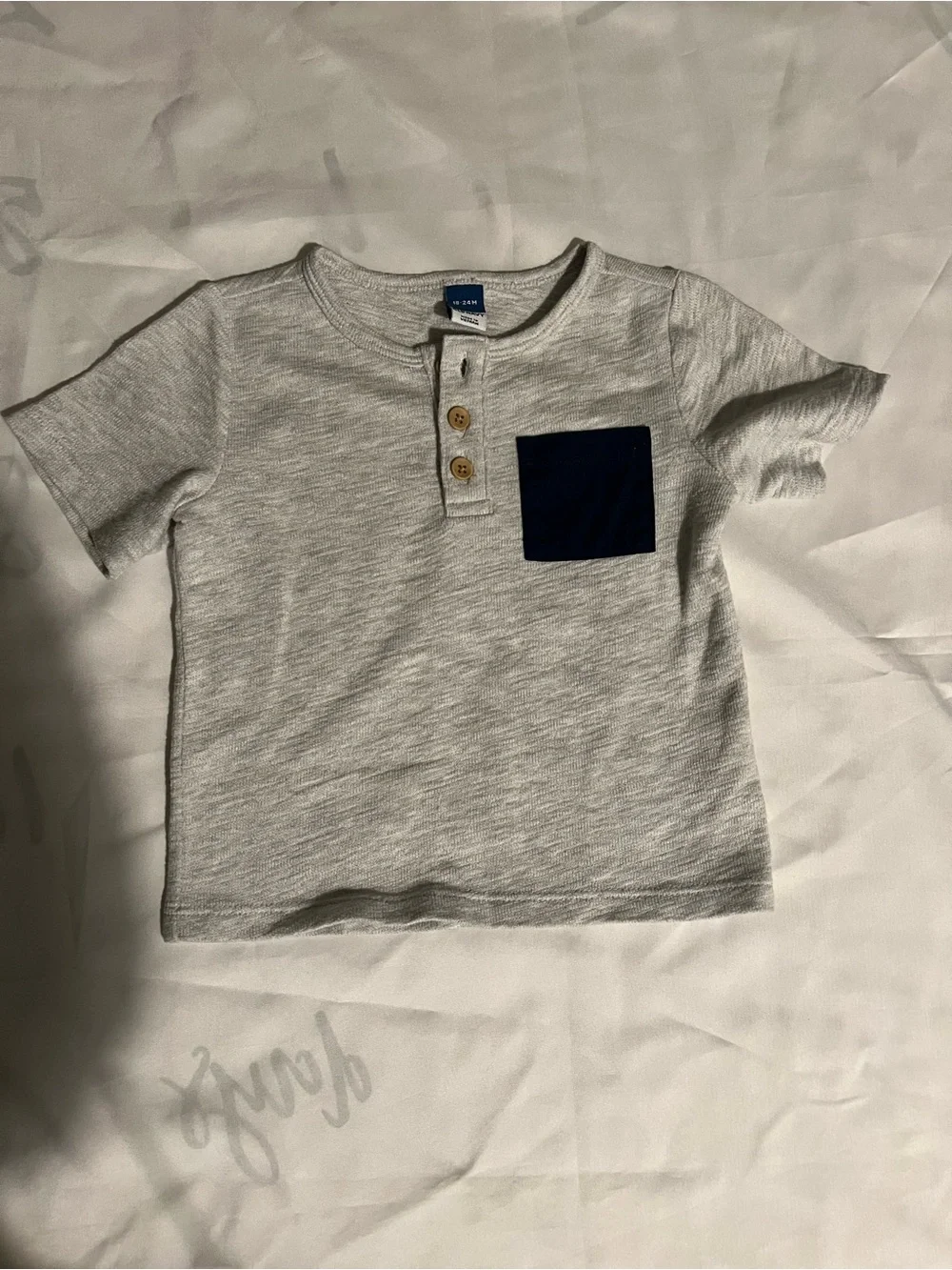 Old Navy Toddler Two-Piece Henley Set with Navy Pocket & Shorts Size 18-24 Month